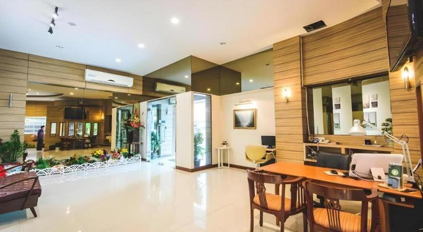 New Suanmali Hotel Bangkok Exterior photo
